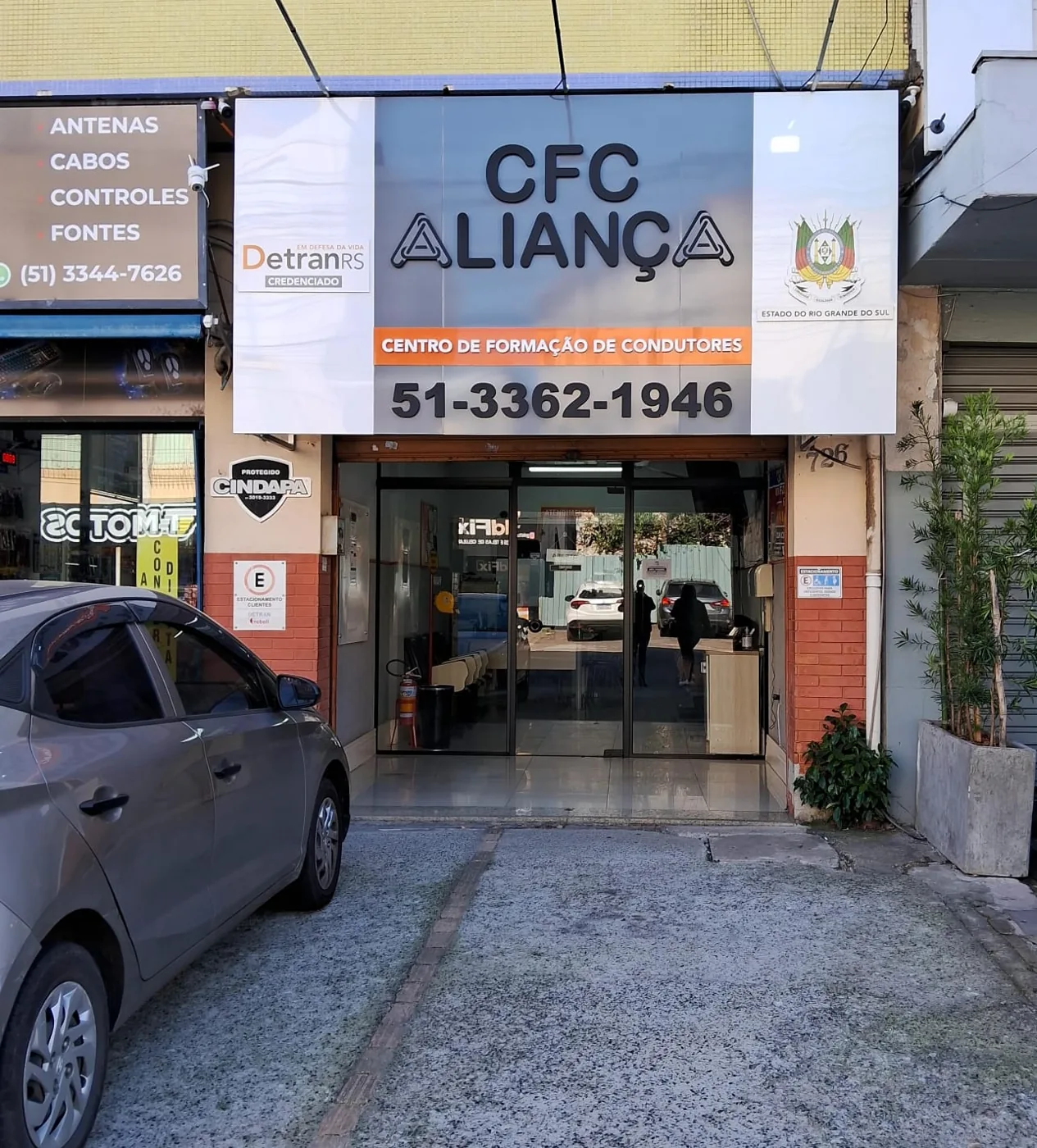 Fachada do CFC Aliança na Av. Assis Brasil, Porto Alegre